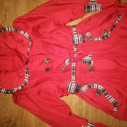 Яркий плащик 