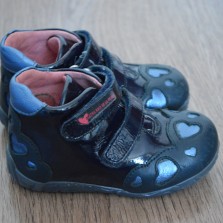 Бесподобные ботиночки GARVALIN,23р.