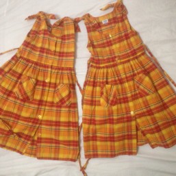 Яркие сарафаны TCM 122-128, две шт. для близнецов. двойняшек