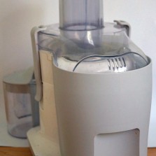Соковыжималка "Kenwood" JE680  мощность 700 вт. 