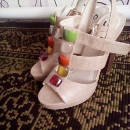 Босоножки новые