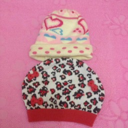 Две шапки на девочку 7-9 лет