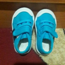 Продам детские кросовки