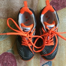 Продам кроссовки 