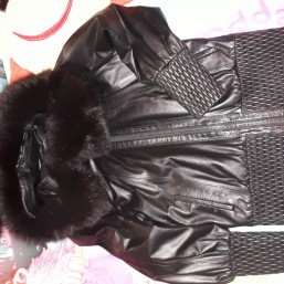 Кожаная куртка с натуральной опушкой песец