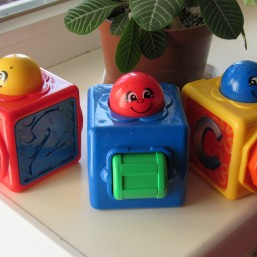 Продаю Кубики Фишер прайс