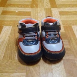 Детские кроссовочки(пинетки)