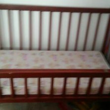 Кроватка с откидным бортиком