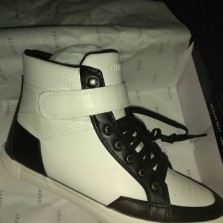 Сникерсы фирмы "Guess"