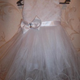 новое нарядное платье на девочку 2г