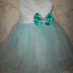 новое нарядное платье на девочку 3-4г