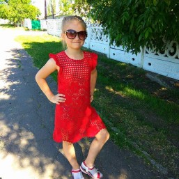 Ажурные вязаное платье для девочки