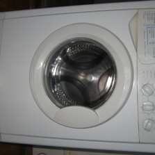Продам стиральную машинку INDESIT WISL86