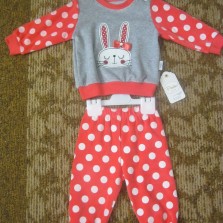 Продам костюм на девочку новый нарядный штаны и кофта