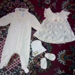 продам костюмчик на выписку