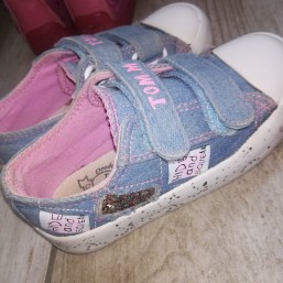 Продаю кеды для девочки 