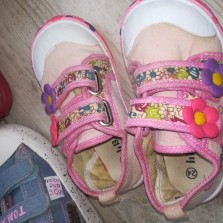 Продаю кеды для девочки 