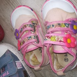 Продаю кеды для девочки 