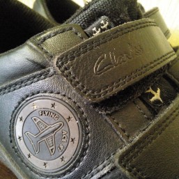 Продам кроссовки Clarks 32 размера