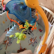 продам детский обиль на кроватку