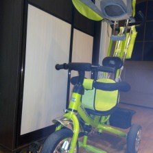 Велосипед - коляска с родительской ручкой