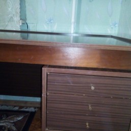 Письменный стол с регулируемой высотой столешницы