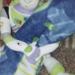 игрушка и одеяло для детей