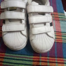 Кожаные кроссовки Adidas в идеальном состоянии