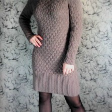 Демисезонное вязаное платье