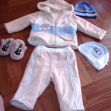 Тёплый костюм на малыша