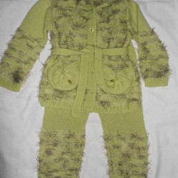 Костюм шерстяной на 4-7 л