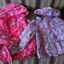 Осенние курточки на девочек-близнецов