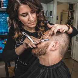 Оформление усов и бороды