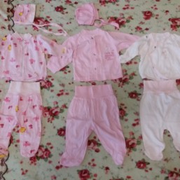 Костюмы на выписку и в роддом