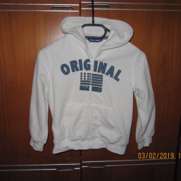 Флисовая теплая кофта на 6 лет примерно.