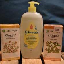 Набор для купания: Пенка-шампунь "От макушки до пяточек" Johnson's® Baby, чай Ромашка и Череда