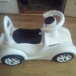 Машинка толкачка