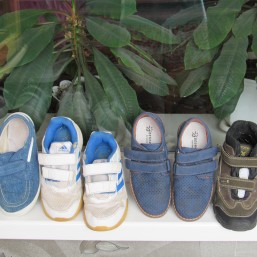 Продаю кроссовки, туфли, мокасины и ботинки 