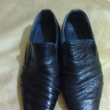 Продаю туфли для мальчика 6-9 лет.