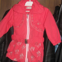 Плащ на девочку.