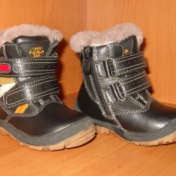 сапожки, кроссовки, босоножки на мальчика и девочку