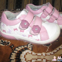 Кроссовки р. 21