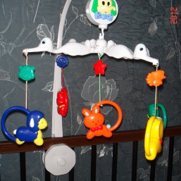 Карусель музыкальная (мобиль) в кроватку