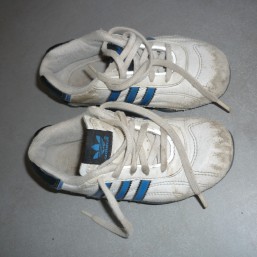 кроссовки 17см adidas отличная форма, подошва идеальная(не сношена)