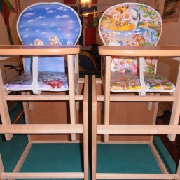 Стульчики для кормления ( Новые)  трансформер (столик-парта) Качественые.