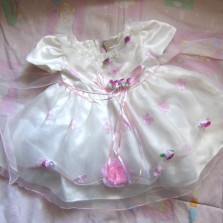 Нежное белое  платьице для малышки