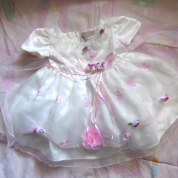 Нежное белое  платьице для малышки