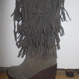 Новые модные сапоги на платформе