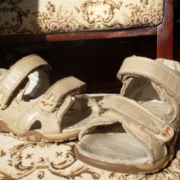 Босоножки 22р. бежевые