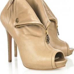 ИЩУ МОДЕЛЬНУЮ ОБУВЬ 34 размера